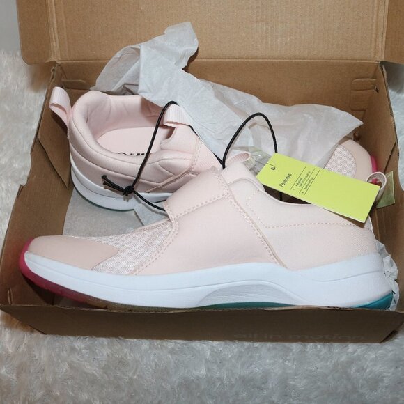 All in motion kids girls youth new sneakers size 6 these are new with tags - Picture 1 of 6